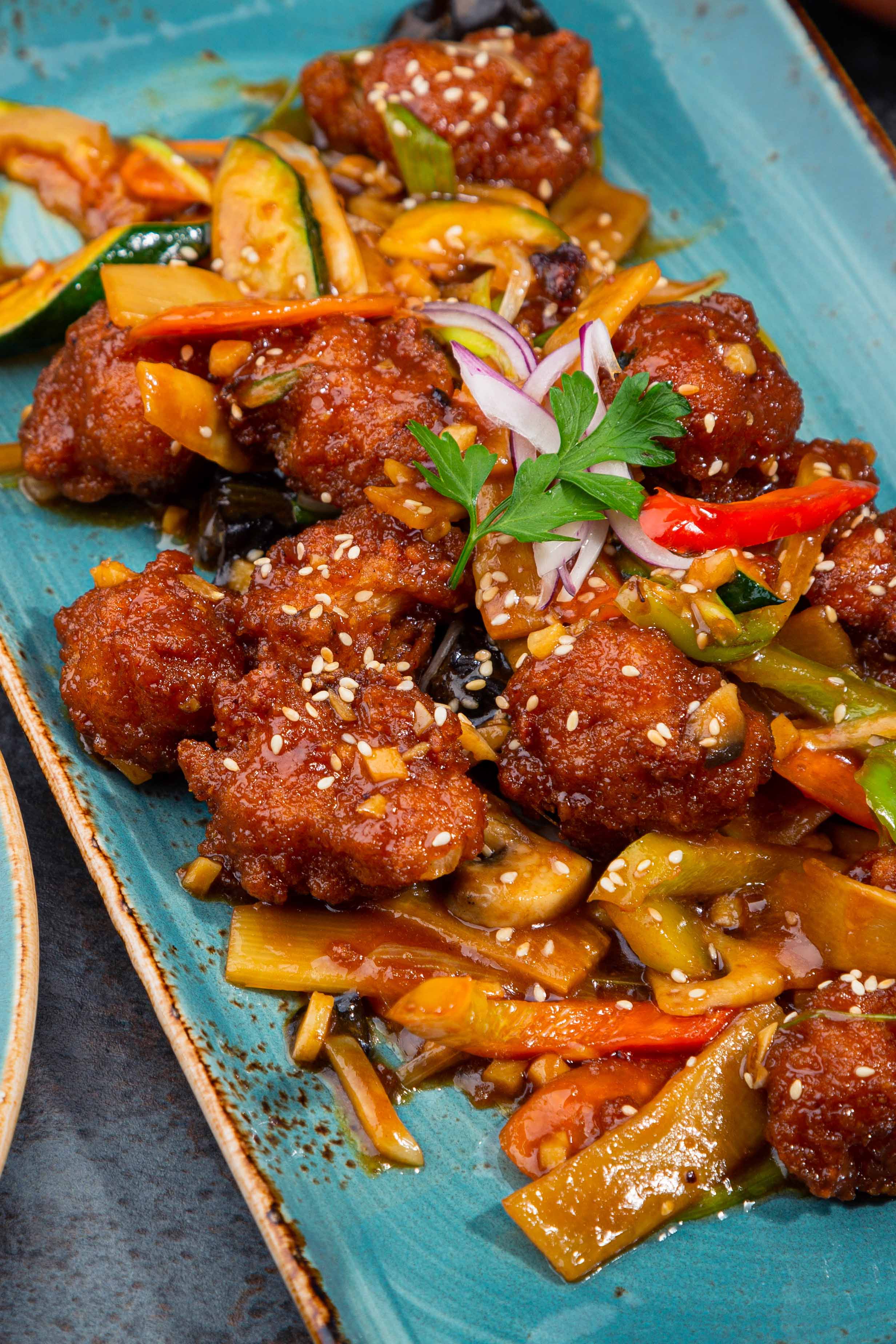 Deep fried cauliflower with sesame seed and vegetables