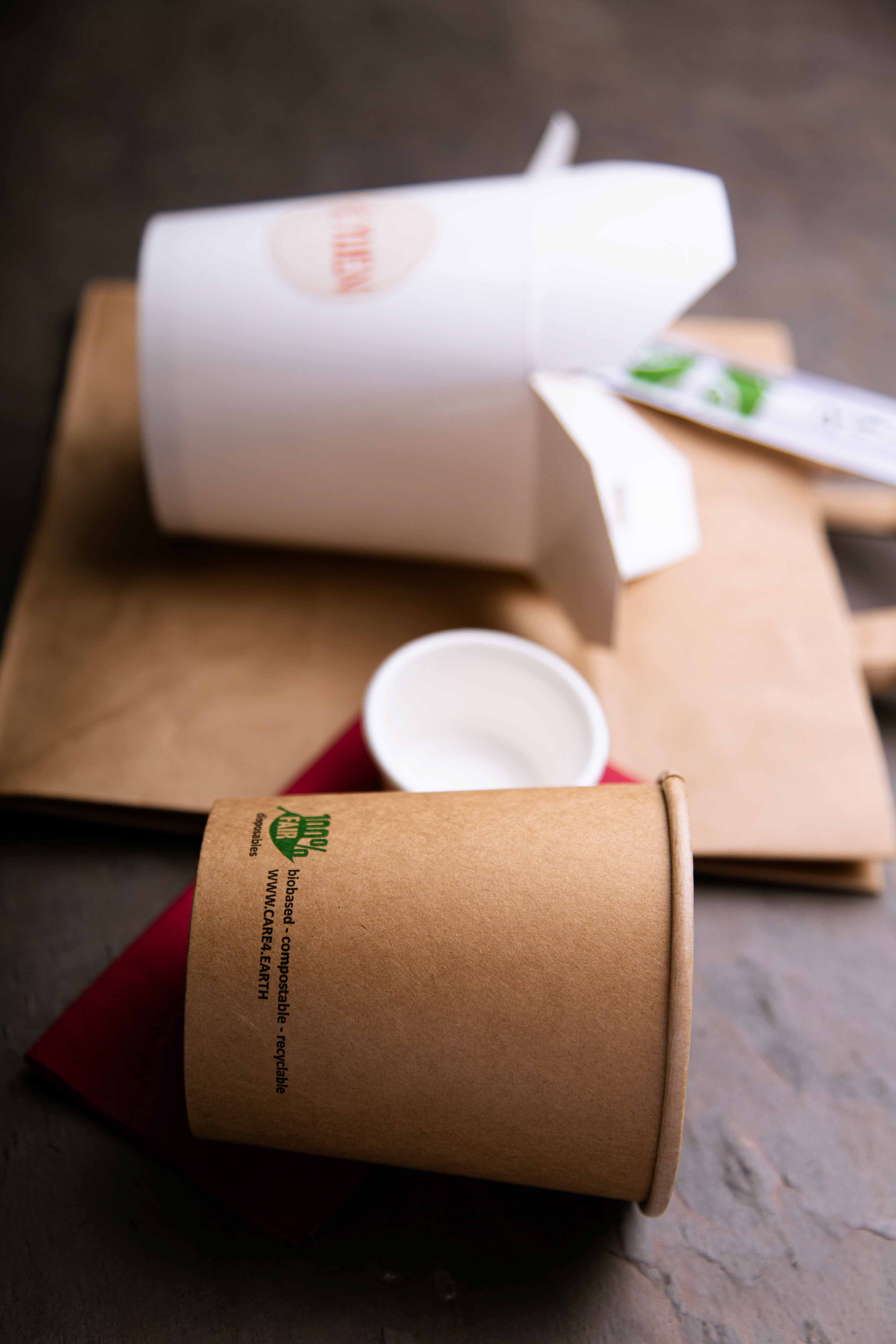 Mehrere nachhaltige Verpackungsmaterialen vom Restaurant.